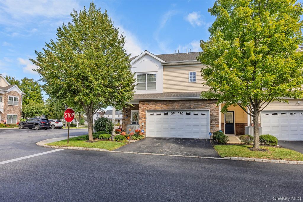 110 Millie Court, Patchogue, NY 11772 — photo 3