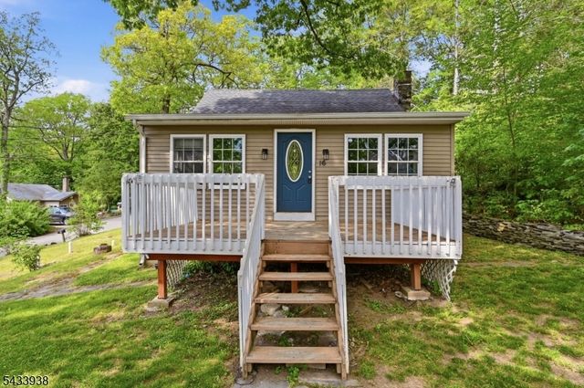 16 Morsemere Rd, West Milford Twp., NJ 07421