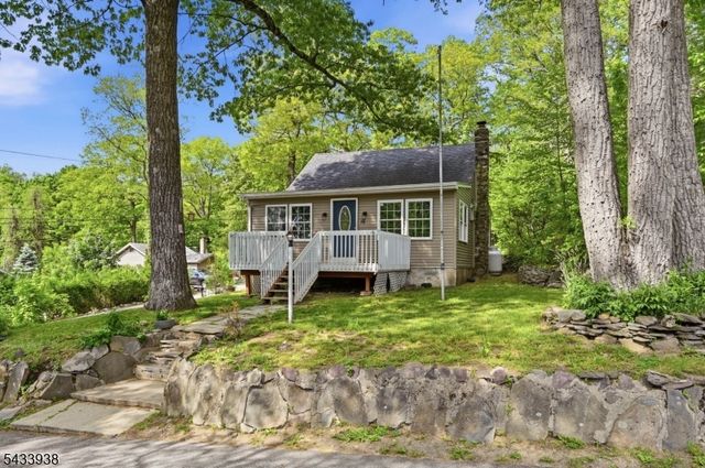 16 Morsemere Rd, West Milford Twp., NJ 07421