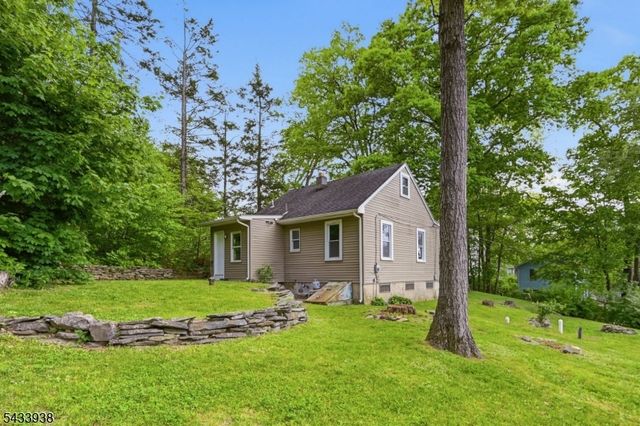 16 Morsemere Rd, West Milford Twp., NJ 07421
