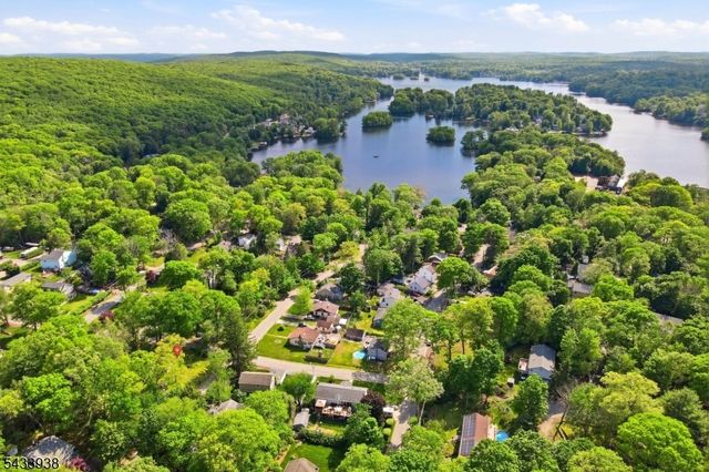 16 Morsemere Rd, West Milford Twp., NJ 07421