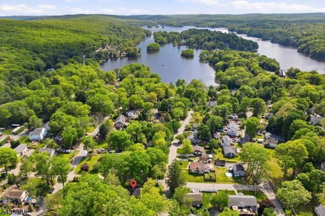 16 Morsemere Rd, West Milford Twp., NJ 07421