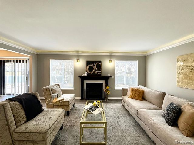 21732 Jacksonville, Farmington Hills, MI 48336