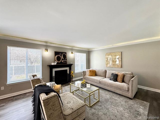 21732 Jacksonville, Farmington Hills, MI 48336