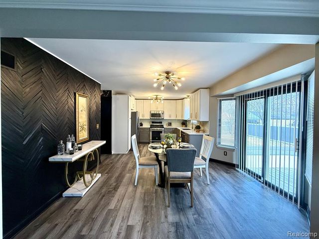 21732 Jacksonville, Farmington Hills, MI 48336