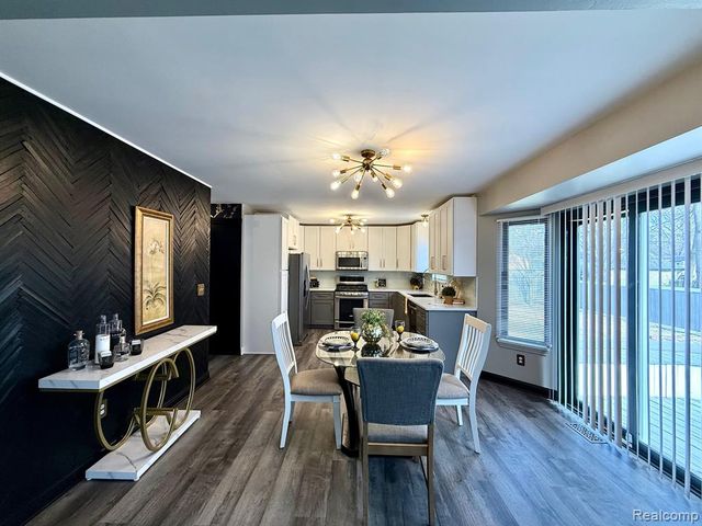 21732 Jacksonville, Farmington Hills, MI 48336