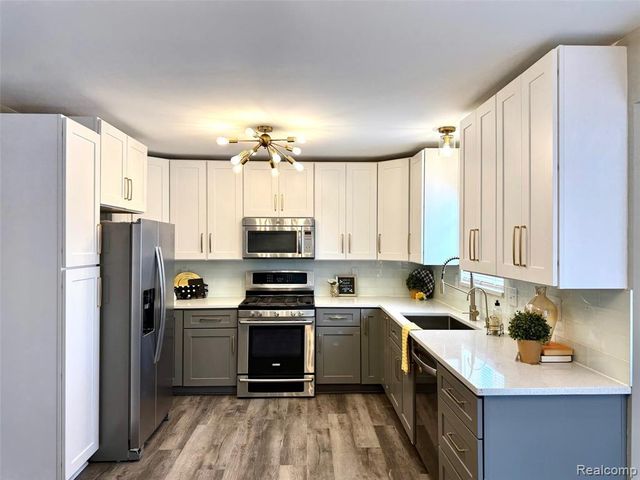 21732 Jacksonville, Farmington Hills, MI 48336