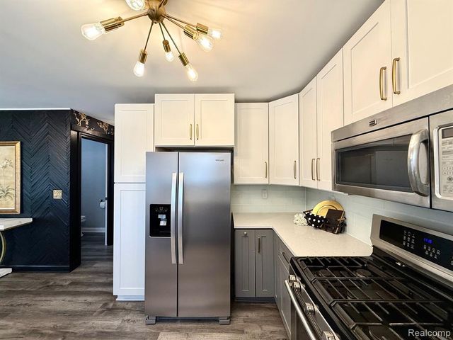 21732 Jacksonville, Farmington Hills, MI 48336