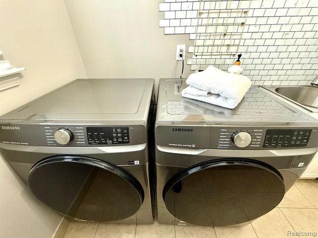 21732 Jacksonville, Farmington Hills, MI 48336