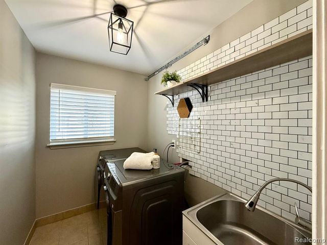 21732 Jacksonville, Farmington Hills, MI 48336