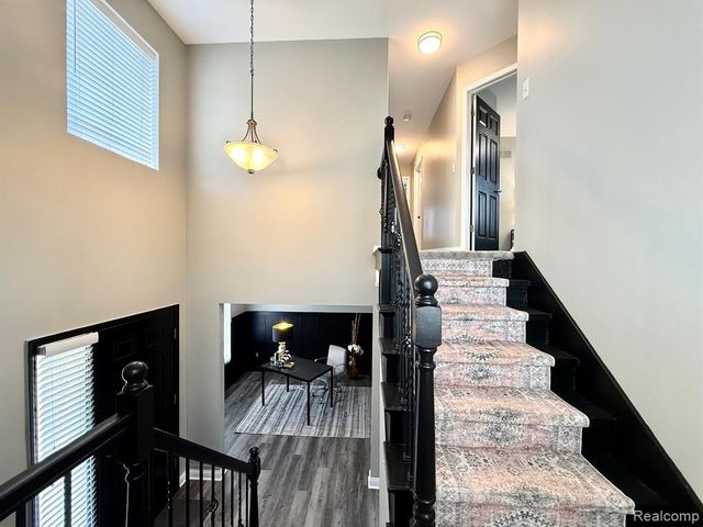 21732 Jacksonville, Farmington Hills, MI 48336