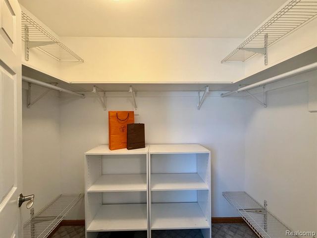 21732 Jacksonville, Farmington Hills, MI 48336