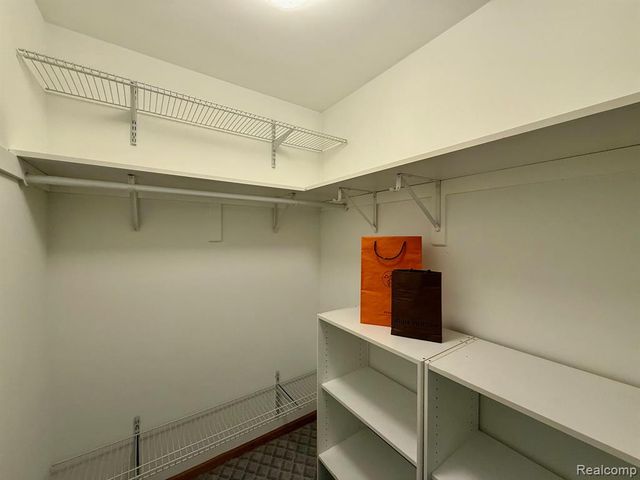 21732 Jacksonville, Farmington Hills, MI 48336