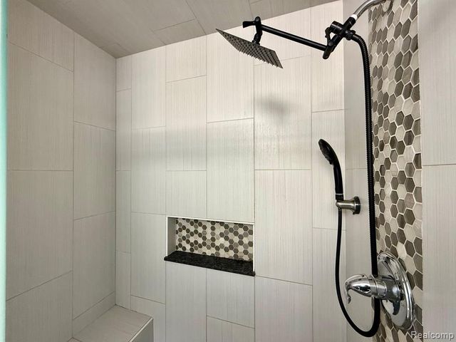 21732 Jacksonville, Farmington Hills, MI 48336