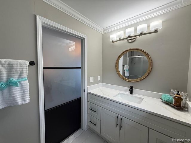 21732 Jacksonville, Farmington Hills, MI 48336