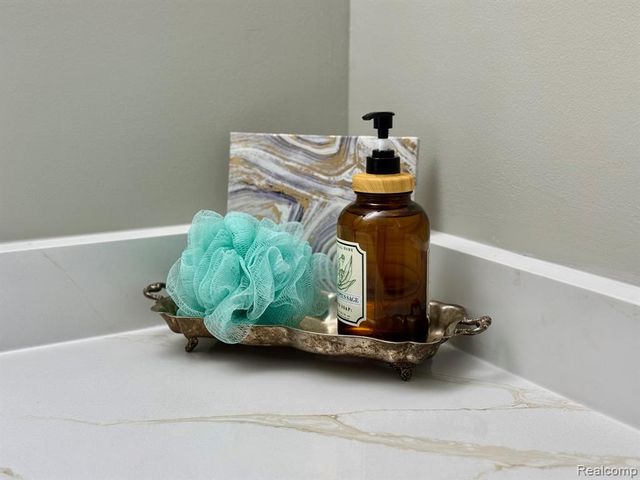 21732 Jacksonville, Farmington Hills, MI 48336