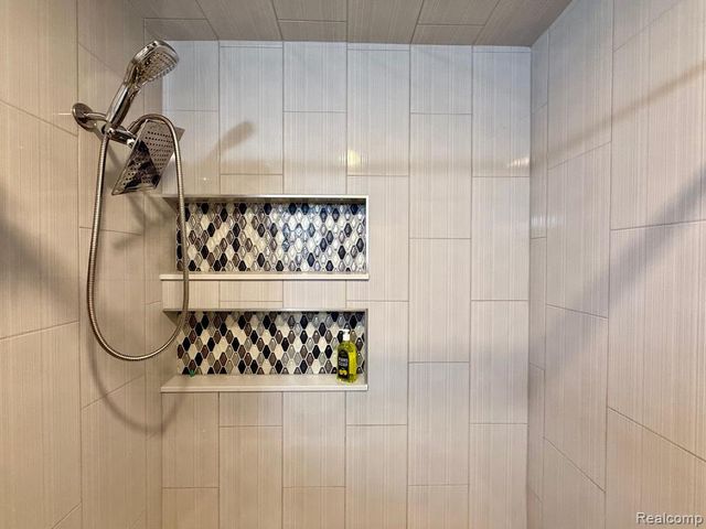 21732 Jacksonville, Farmington Hills, MI 48336