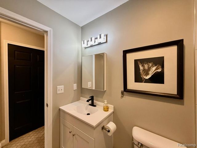 21732 Jacksonville, Farmington Hills, MI 48336