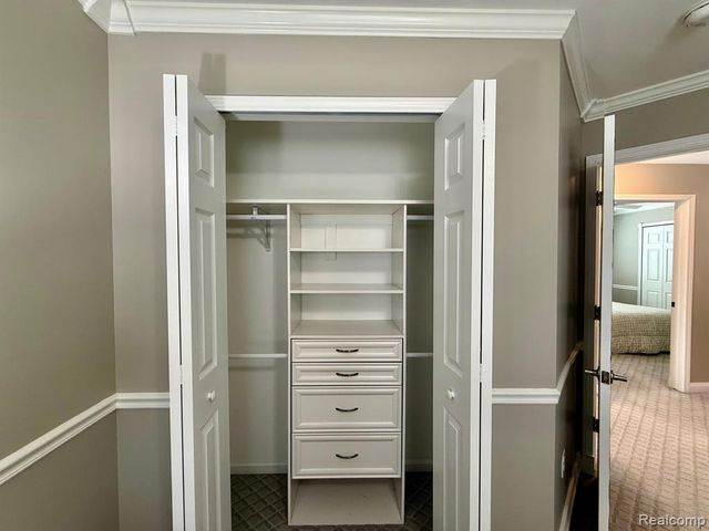 21732 Jacksonville, Farmington Hills, MI 48336