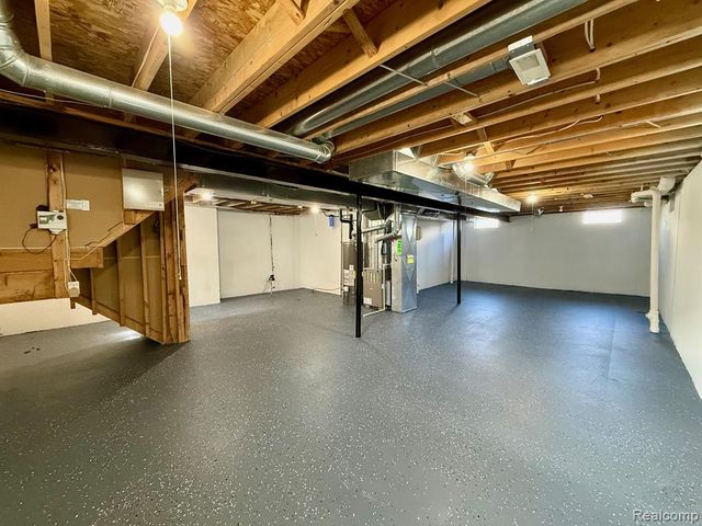 21732 Jacksonville, Farmington Hills, MI 48336