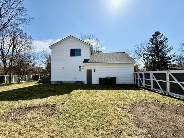 21732 Jacksonville, Farmington Hills, MI 48336