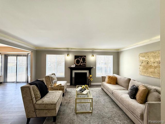 21732 Jacksonville, Farmington Hills, MI 48336