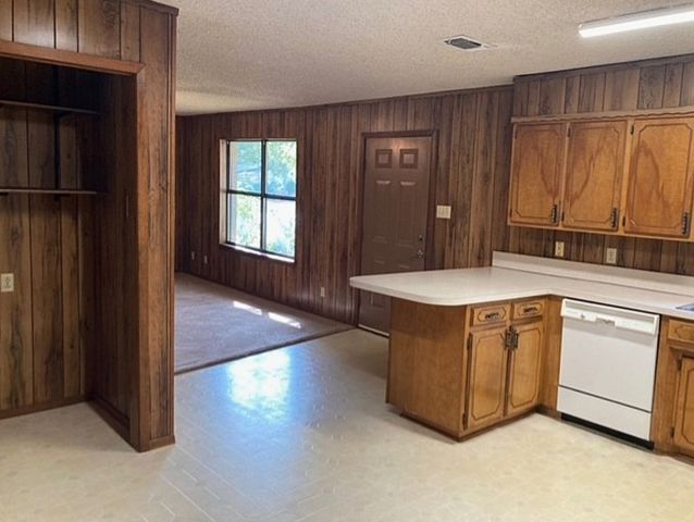 826 W 9th Street, Bonham, TX 75418