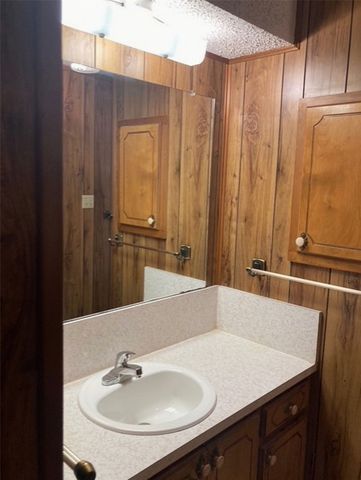 826 W 9th Street, Bonham, TX 75418