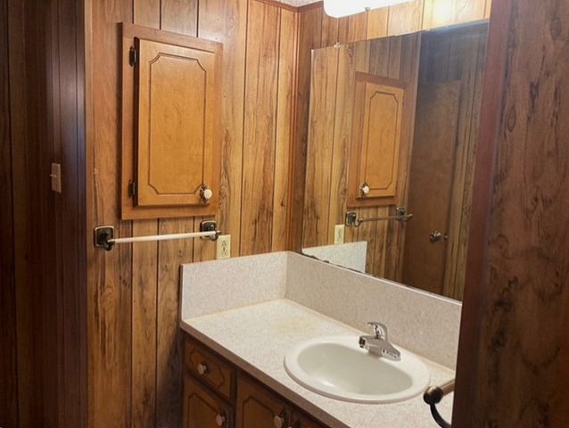 826 W 9th Street, Bonham, TX 75418