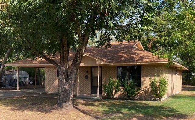 826 W 9th Street, Bonham, TX 75418