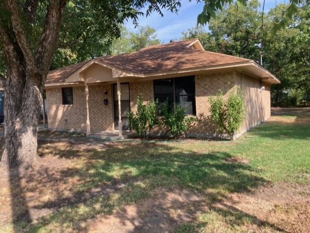 826 W 9th Street, Bonham, TX 75418