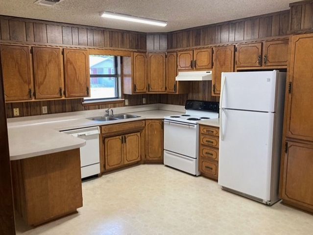826 W 9th Street, Bonham, TX 75418