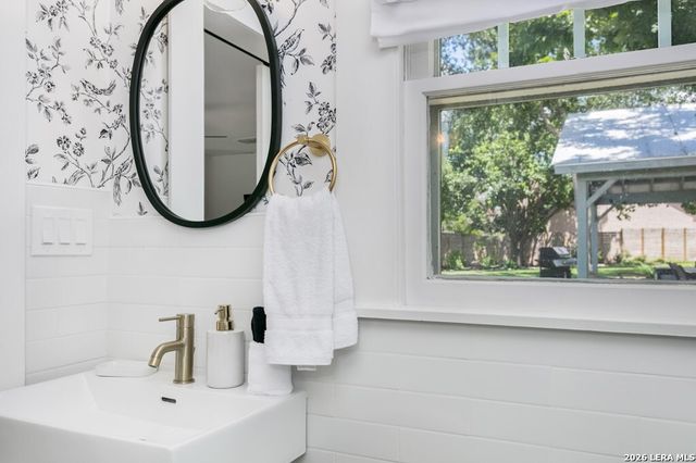 508 N Orange St, Fredericksburg, TX 78624