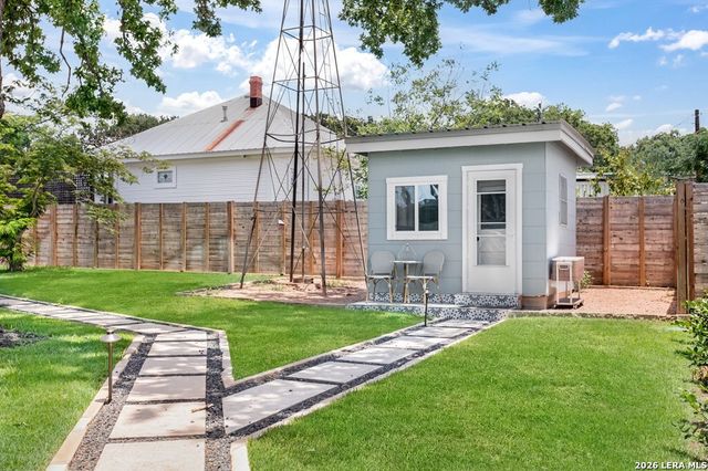 508 N Orange St, Fredericksburg, TX 78624