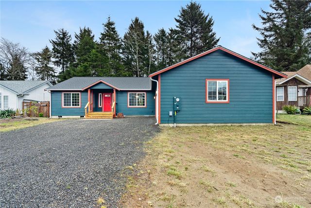394 Lake View Loop NE, Ocean Shores, WA 98569
