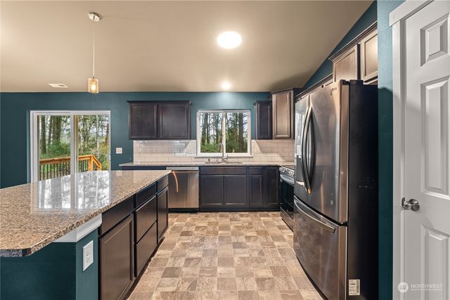 394 Lake View Loop NE, Ocean Shores, WA 98569