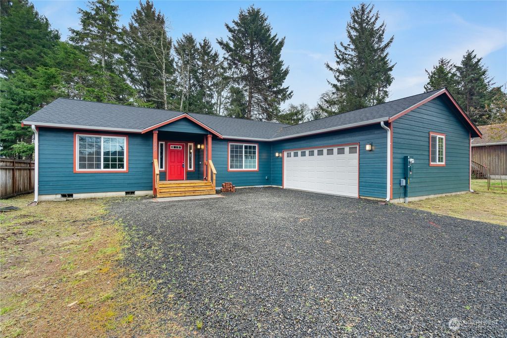 394 Lake View Loop NE, Ocean Shores, WA 98569