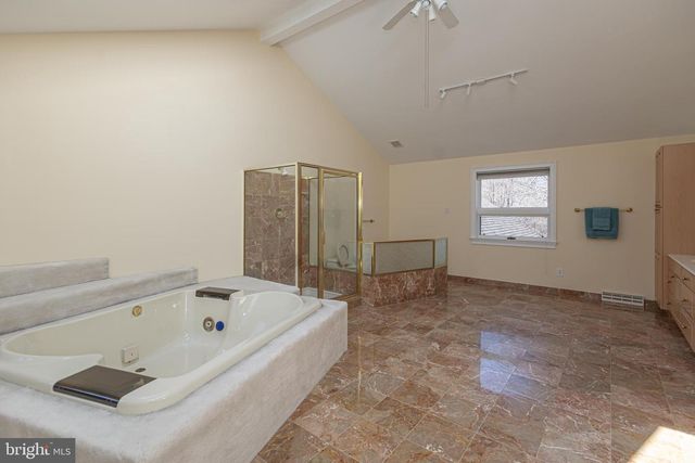 1045 WASHINGTON CROSSING RD, Newtown, PA 18940