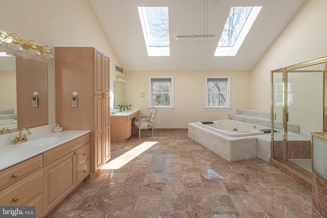 1045 WASHINGTON CROSSING RD, Newtown, PA 18940