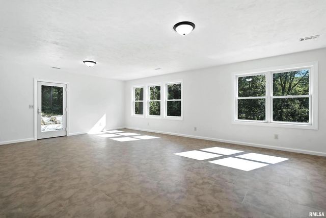 3303 VALLEY Drive, Geneseo, IL 61254