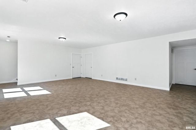 3303 VALLEY Drive, Geneseo, IL 61254