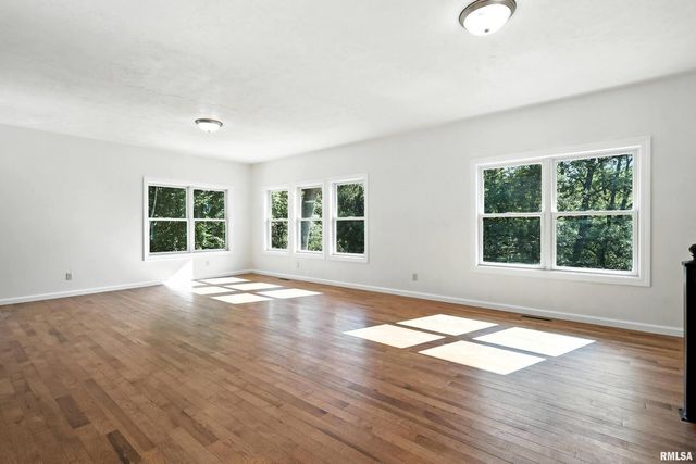 3303 VALLEY Drive, Geneseo, IL 61254