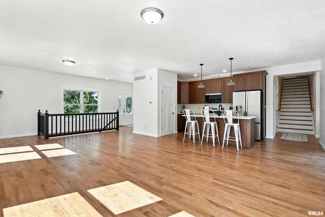 3303 VALLEY Drive, Geneseo, IL 61254