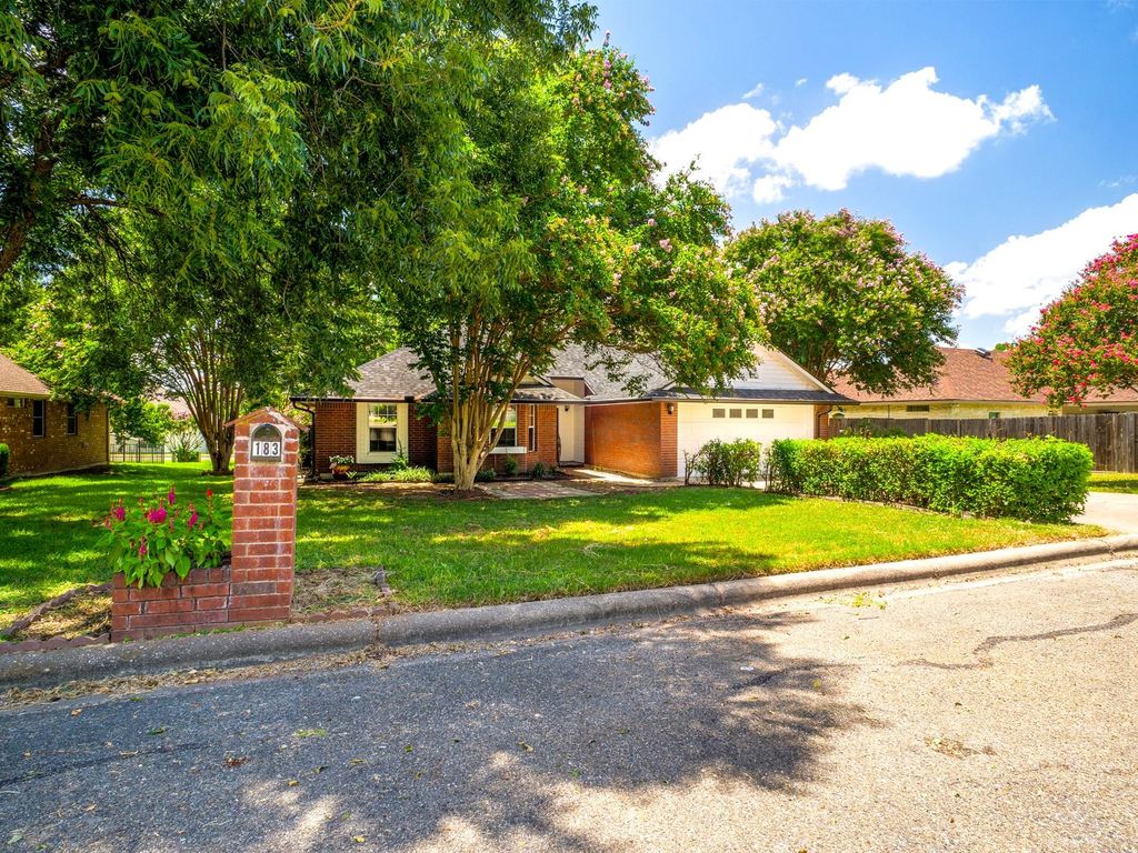 183 Cypress PT, Meadowlakes, TX 78654