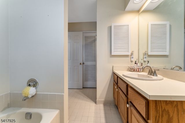 16 Westchester Ter, Clinton Twp., NJ 08801