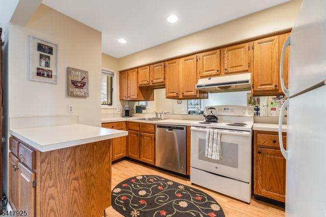 16 Westchester Ter, Clinton Twp., NJ 08801