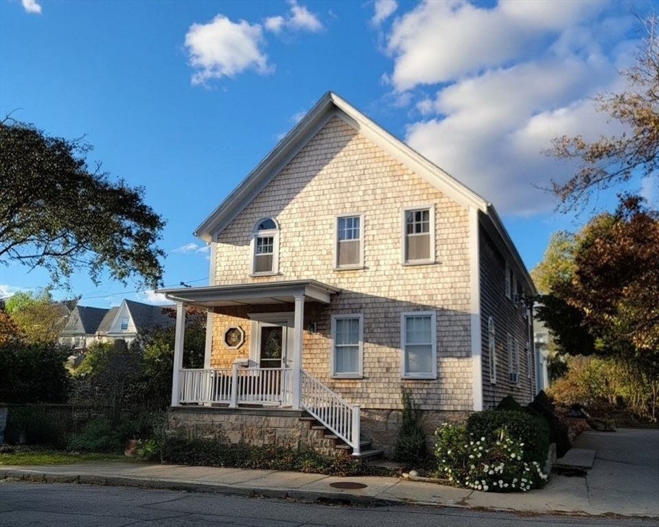 53 Locust St, New Bedford, MA 02740