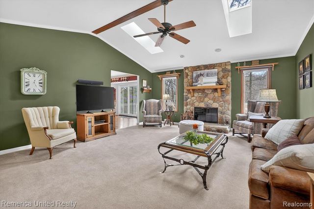 660 E Allen Road, Howell, MI 48855