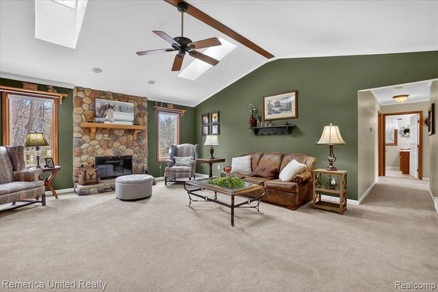 660 E Allen Road, Howell, MI 48855