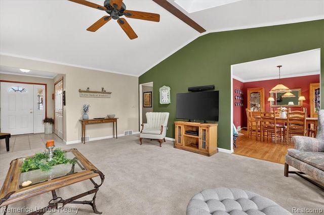 660 E Allen Road, Howell, MI 48855